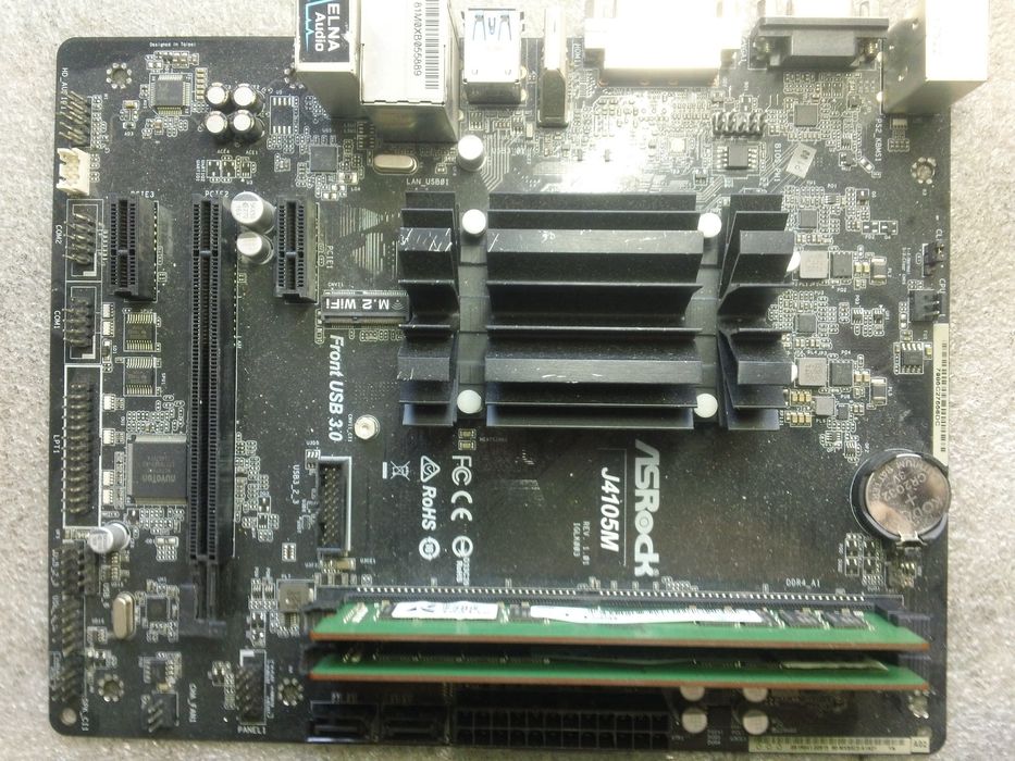 Материнська плата ASRock J4105-ITX із чотириядерним під DDR4