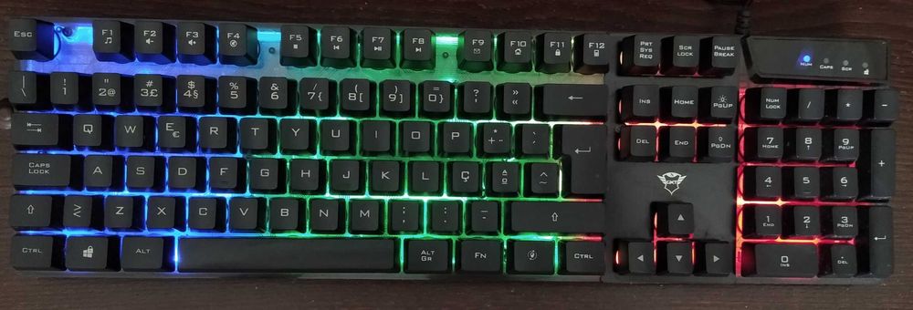 Teclado Trust Azor RGB
