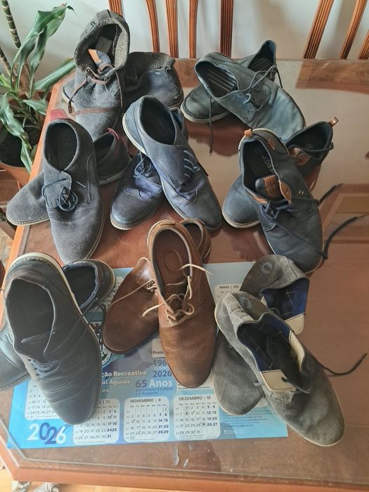 2€ Vários sapatos usados