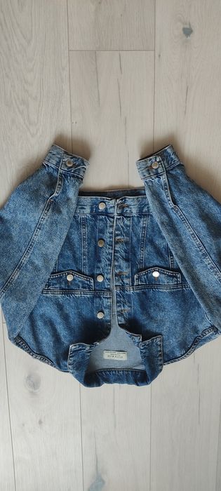 Жіноча джинсова куртка