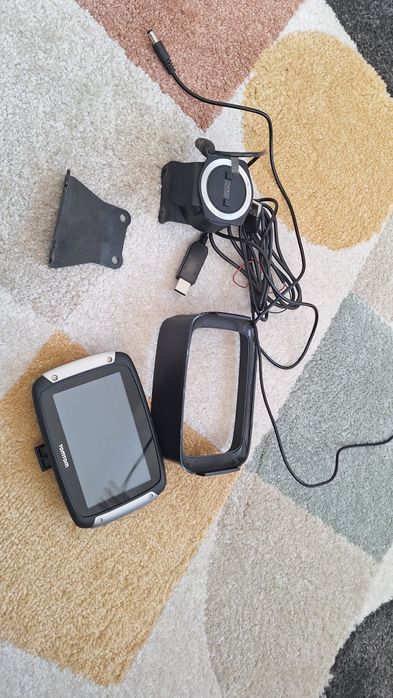 GPS TomTom 4GE40 com suporte mota