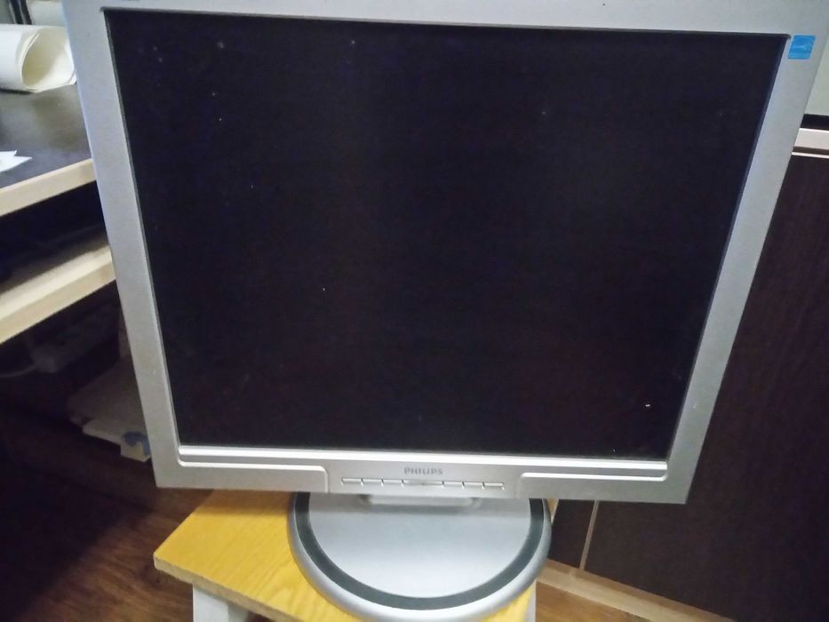 Монитор 19" Philips 190S7FS серебристый VGA и DVI разрешение 1280*1024