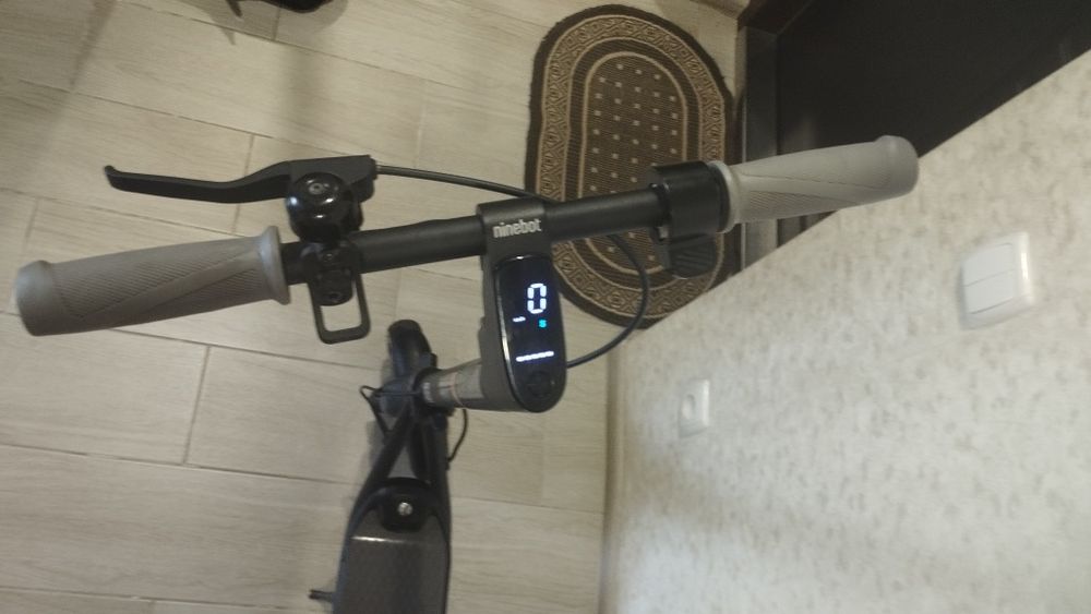 Продам самокат Ninebot F25E