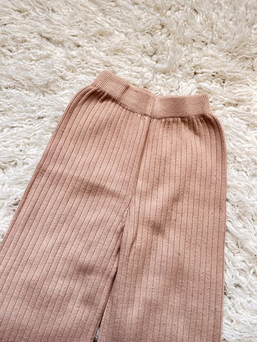 Бежевий теплий костюм в рубчик на 5-6р