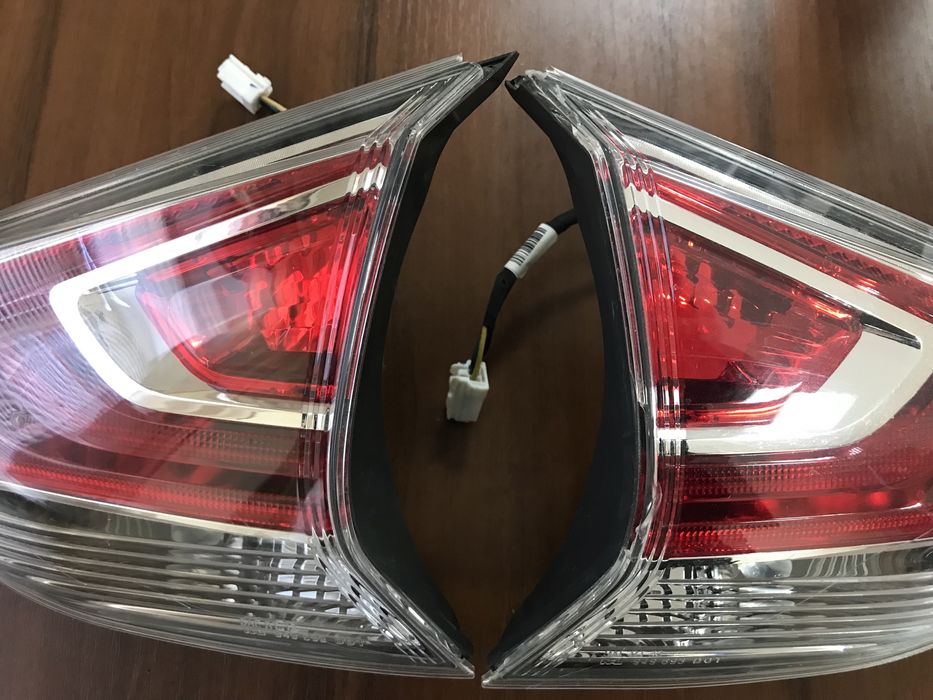 Nissan Rogue задні фанарі