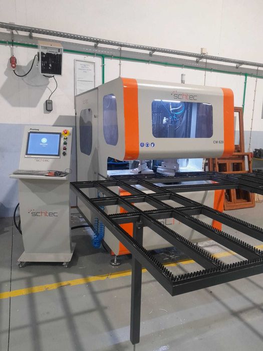 Maquina centro de limpeza  CNC para caixilharia em PVC