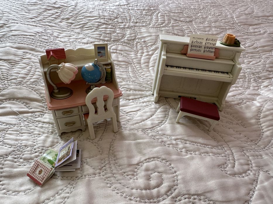 Sylvanian Families Навчальна кімната фортепіано і шкільний стіл