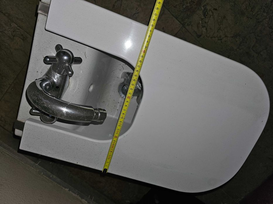 BIDÉ ROCA com tampa e torneira como novo em centro Cascais.