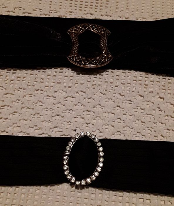 Cintos pretos em tecido