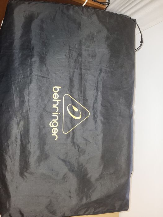 Vendo Behringer X32  com Case