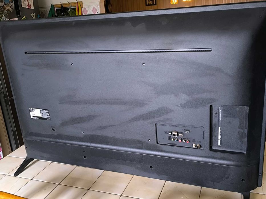 Smart TV LG 49 Polegadas (1 metro e 22 centímetros )