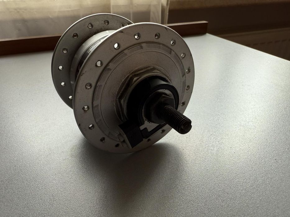 Динамо втулка Shimano DH-3N21 в чудовому стані