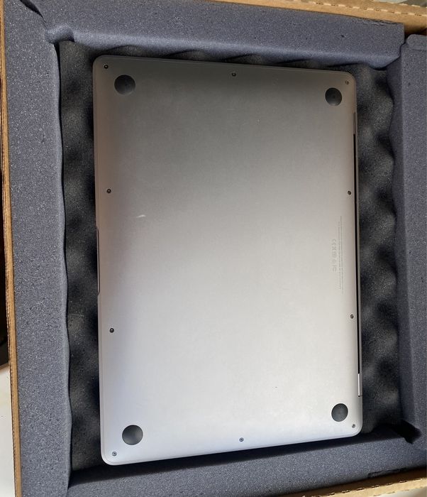 Продам MacBook Air 13” (2018)