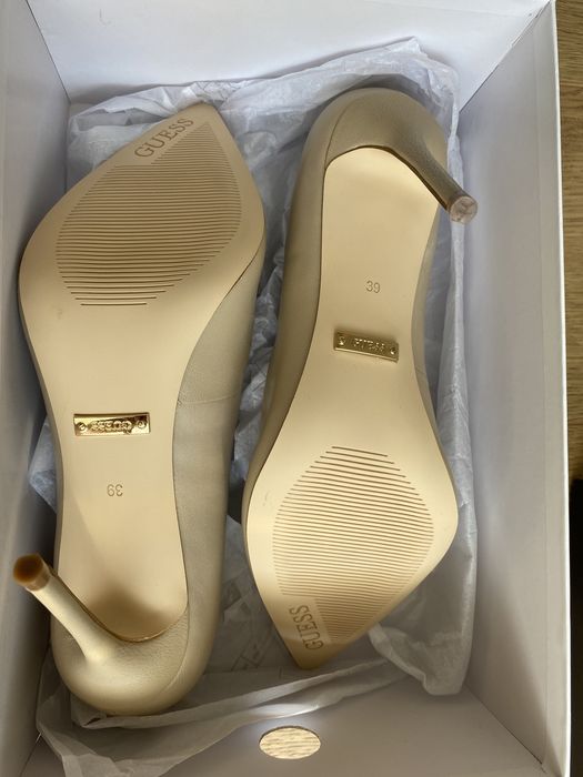Szpilki Guess r 39