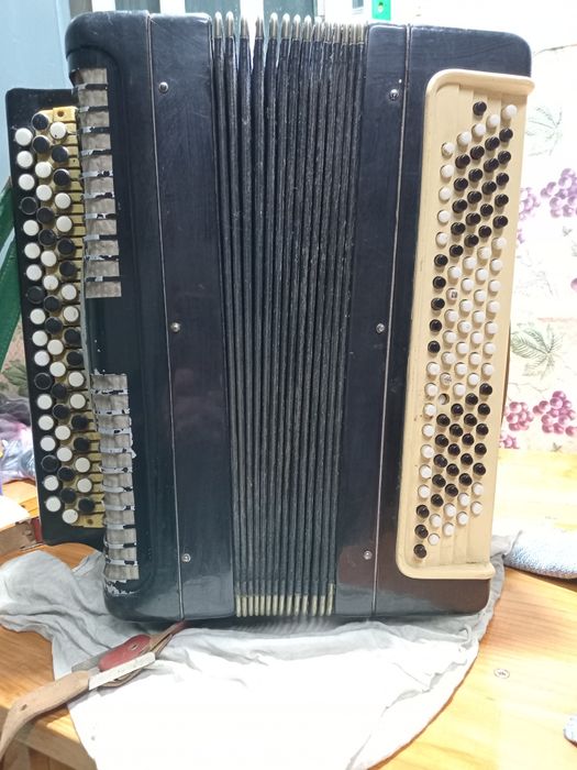 Продам баян Етюд