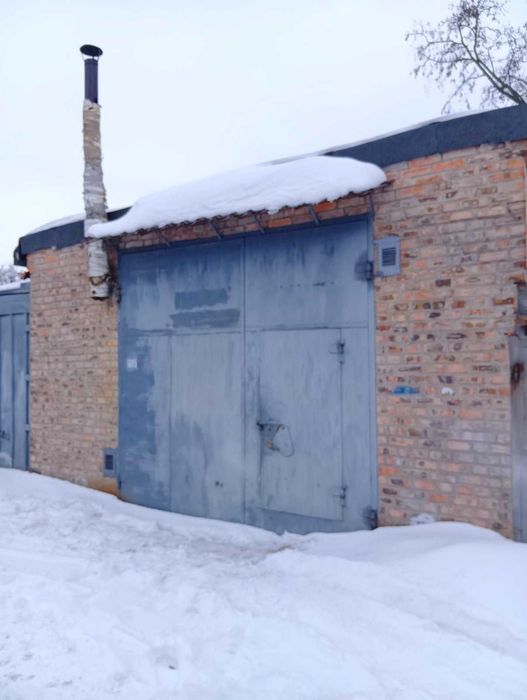 Капітальний цегляний гараж в АК 29 з високими воротами та грубою