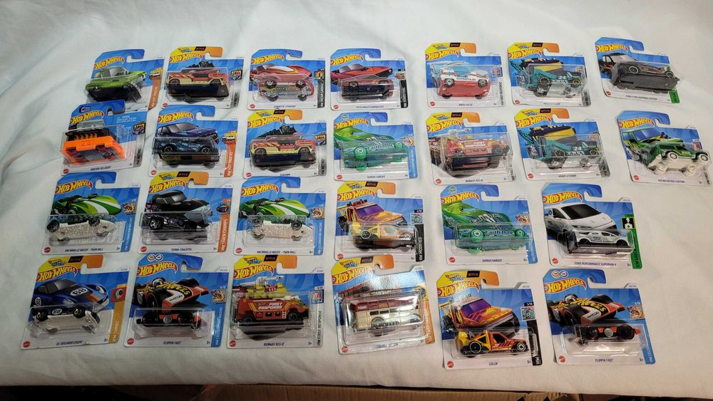 Samochody i ciężarówki Hot Wheels 26-pak zestaw 26 aut w skali 1:64