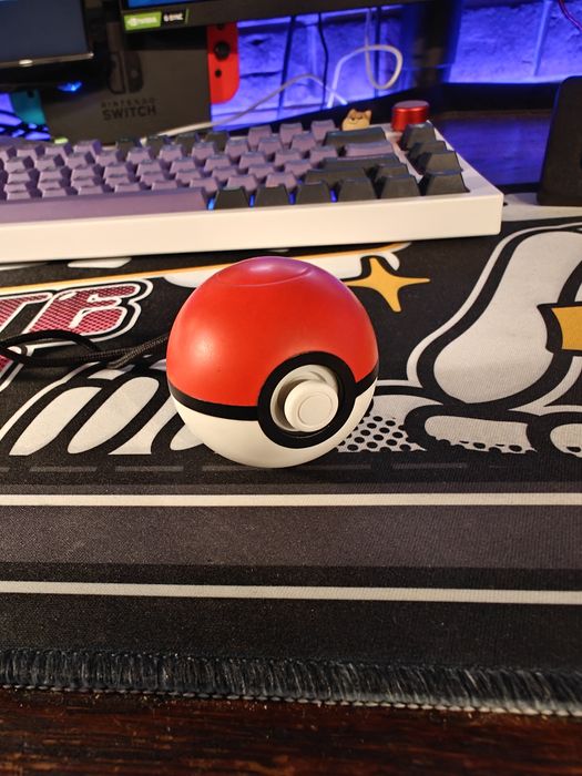 Pokeball plus nintendo pokemon go / pokemon let's go