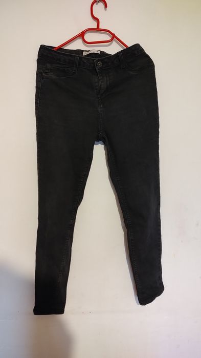 Czarne dżinsy skinny damskie