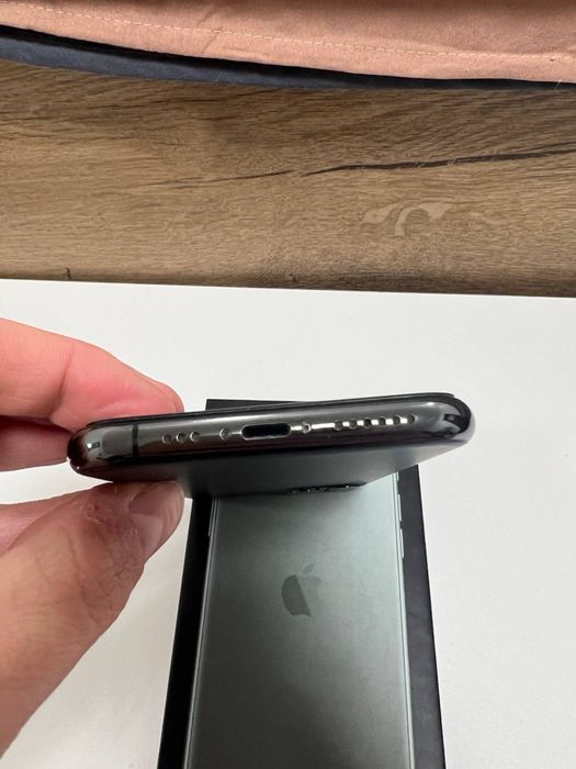 Продам  IPhone 11pro акб 90%