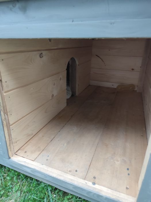 Buda ocieplona  z przedsionkiem dla psa