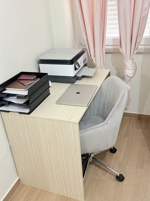 Secretaria com cadeira  giratoria
