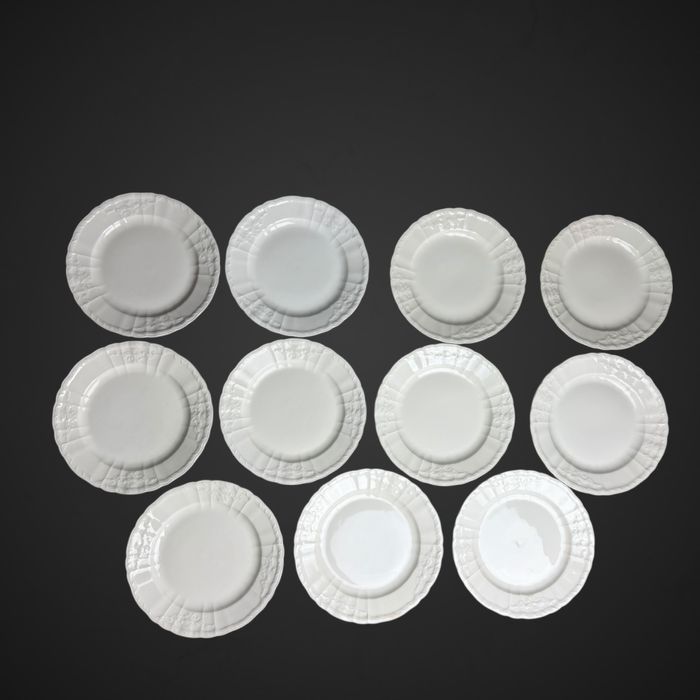 Talerze deserowe KPM rocaille 11 szt relief kwiaty B5/100610