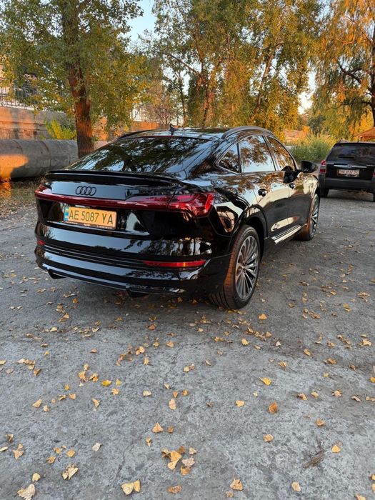 Легковий автомобіль