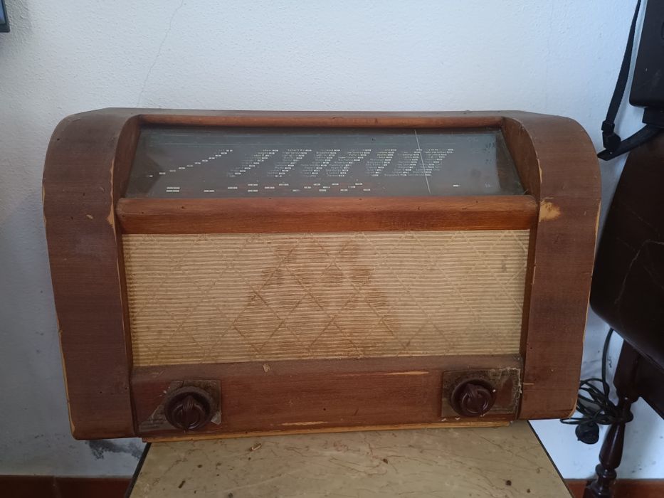 Lote de rádios antigos vintage Philips Telefunken e outros para coleção/restauro