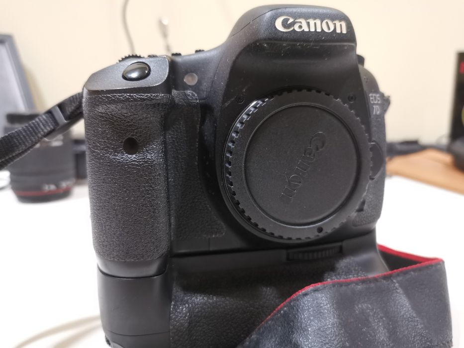 Canon EOS 7D + Grip e oferta de lente
