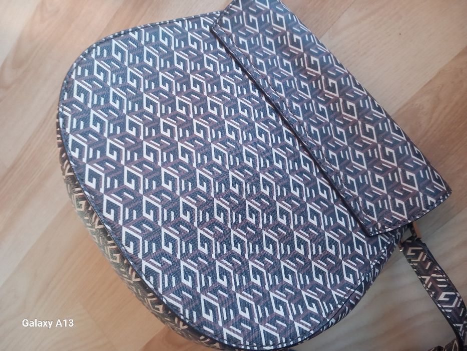 Guess piękna torebka na ramię oryginalne