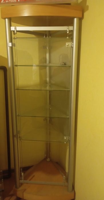 Gablota, witryna narożna