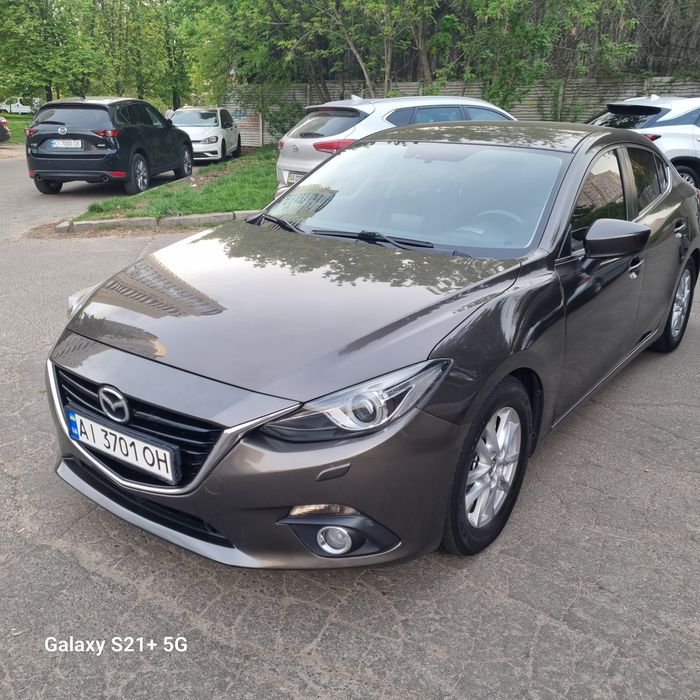 Продам Мазду 3 1.5литра. 2014 год Офіційну Автомат