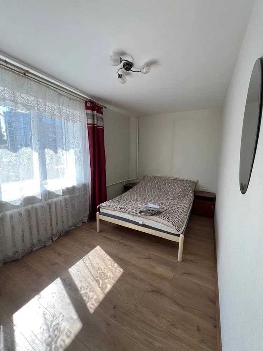 Продам 2-кімнатну квартиру на вул. Віктора Мерзленка, 12.