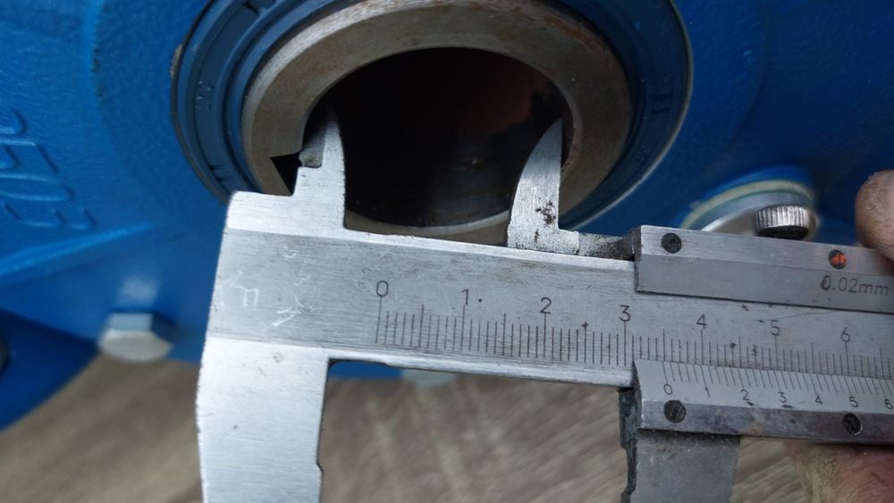 Motor Novo com redutor 35 voltas minuto trifásico