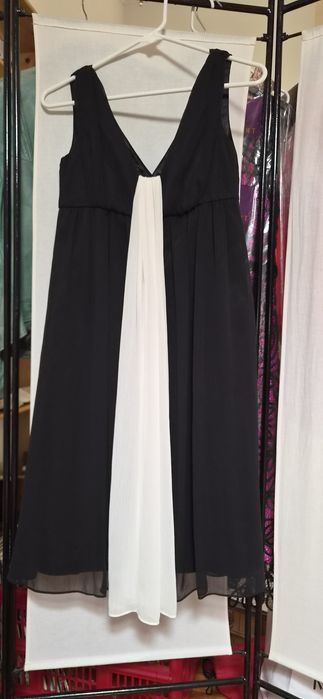 Vendo original vestido preto com laçada em branco.