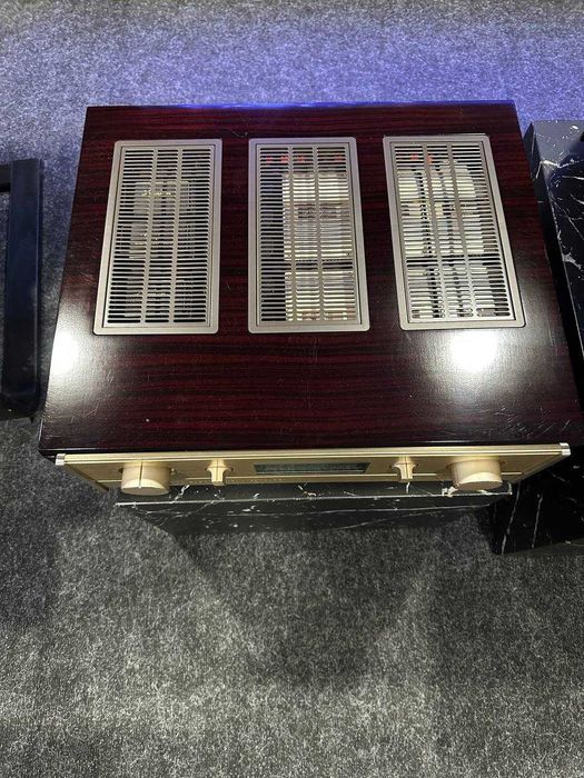 Попередній підсилювач Accuphase C-280V