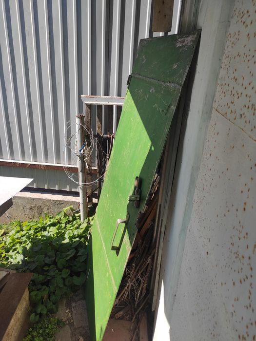 Двері алюмінієві для душа.
Для душа,для комори, є завіси