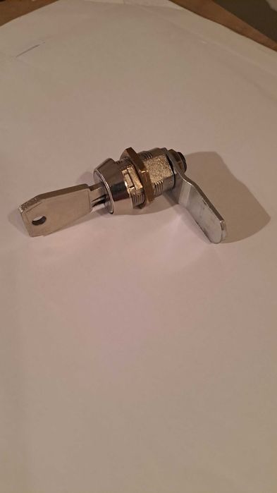 Zamek krzywkowy do szafy ubraniowej BHP jeden kod 45001 B