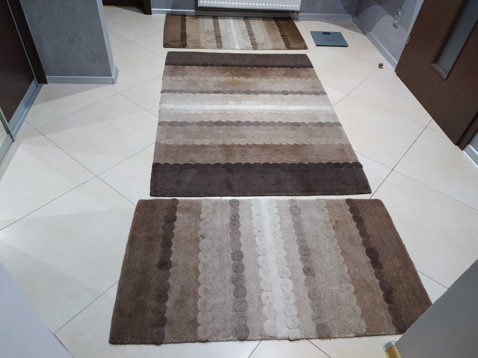 Zestaw trzech dywanów