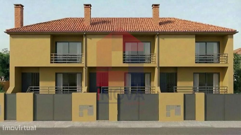 Moradia V3 Banda NOVA, Loureira