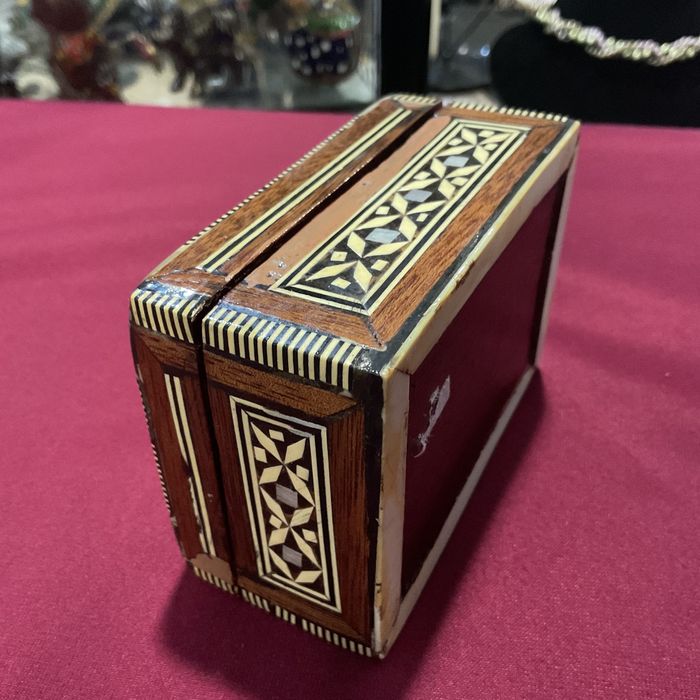 Caixinha trabalho em madre pérola ,mais anúncios abaixo