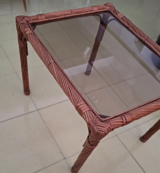 Mesa de centro retangular com vidro