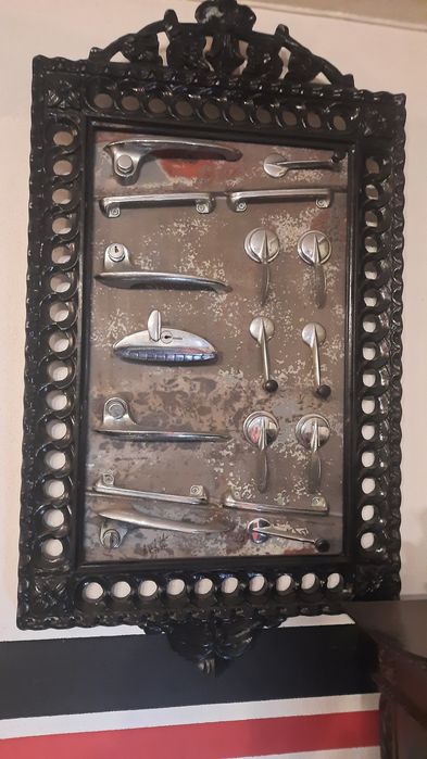 Automobilia quadro com peças carro antigo austin cambridge 1957