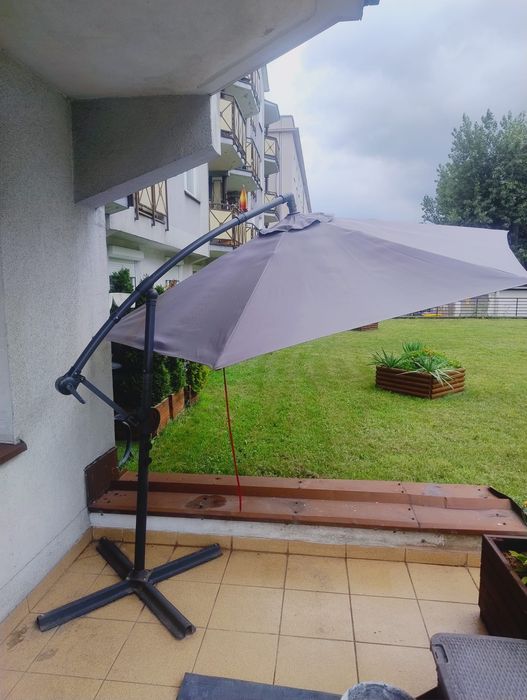 Parasol ogrodowy wiszący