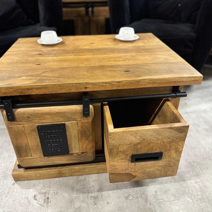 Piękny mały stolik kawowy do salonu z szufladą seria Works ZAPRASZAM