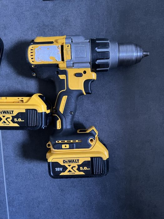 Безщітковий Акум.Ударний шуруповерт Dewalt DCD 996