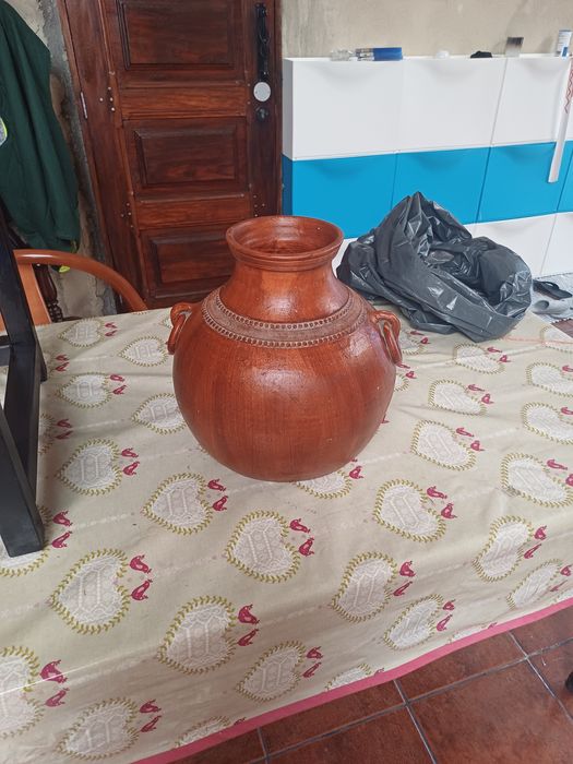 Peças decorativas e mesa