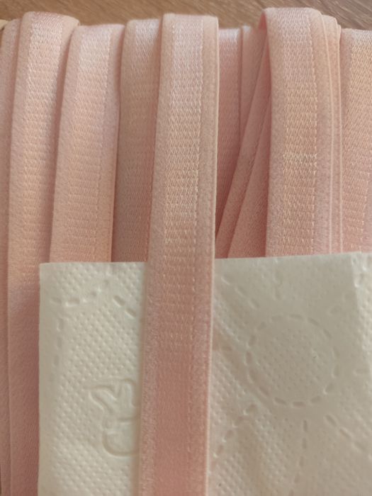 Guma ramiączkowa 11 mm, jasny różowy, całość 10,5 metra