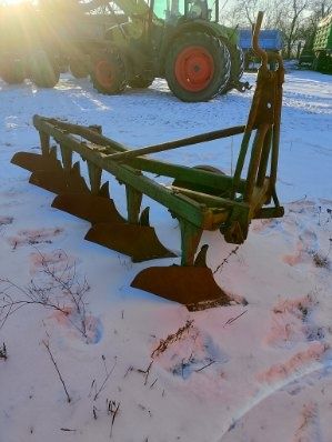 Pług podorywkowy 5 skibowy